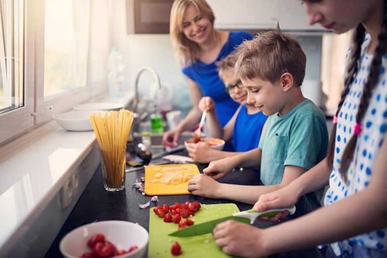 How to Encourage Healthy Eating Habits in Children?
